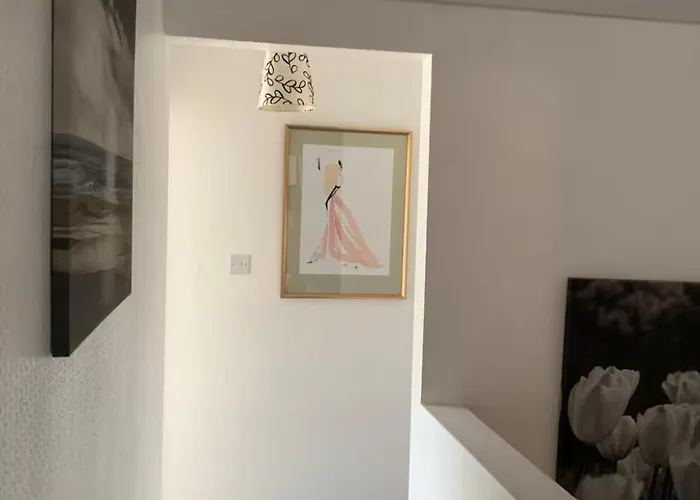 5 Bedrm Hse! Ev! & Nr Citycentre! Feriehus