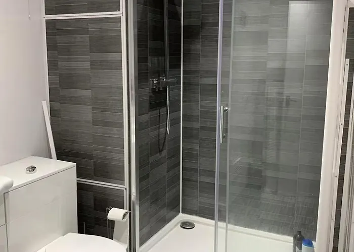 5 Bedrm Hse! Ev! & Nr Citycentre! *