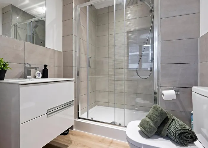 Modern Flat In By 53 Degrees Property, Ideal For Couples, 2 Bedrooms! Апартаменты