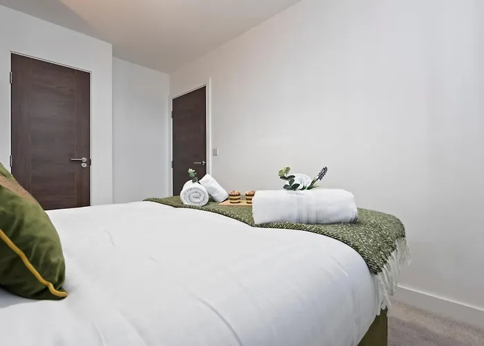 Modern Flat In By 53 Degrees Property, Ideal For Couples, 2 Bedrooms! *