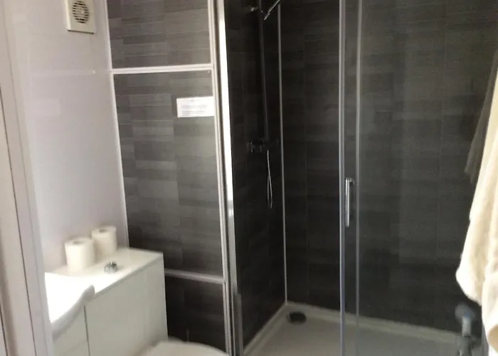 5 Bedrm Hse! Ev! & Nr Citycentre! *