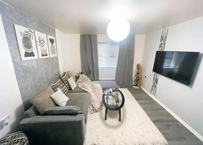 1br Gem Near Downtown Hotspots דירה