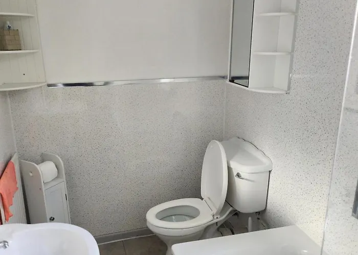 Go Big ! Entire Cozy House For Max 8 People Near Center Манчестер