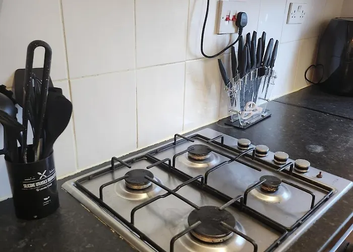 Go Big ! Entire Cozy House For Max 8 People Near Center * Манчестер