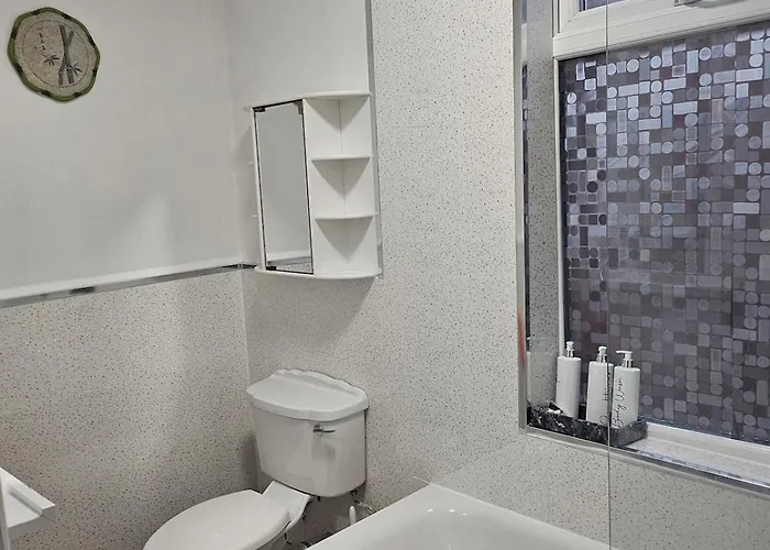 Go Big ! Entire Cozy House For Max 8 People Near Center