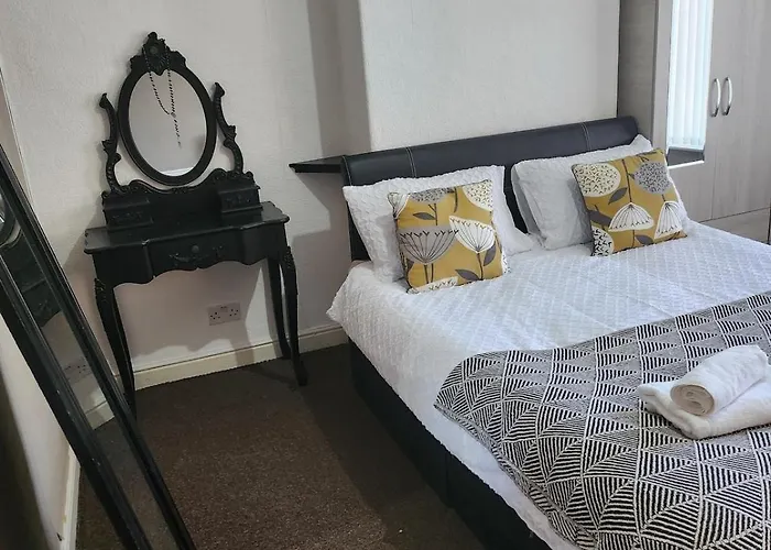 Go Big ! Entire Cozy House For Max 8 People Near Center 맨체스터