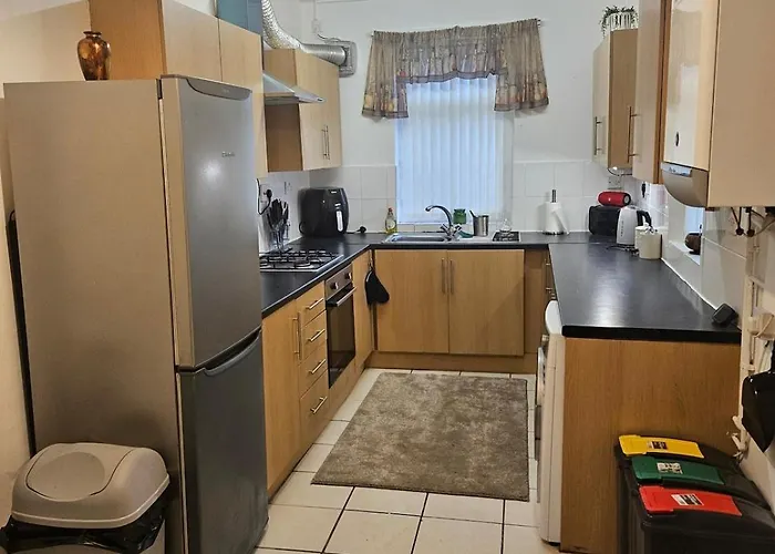 Go Big ! Entire Cozy House For Max 8 People Near Center * 맨체스터