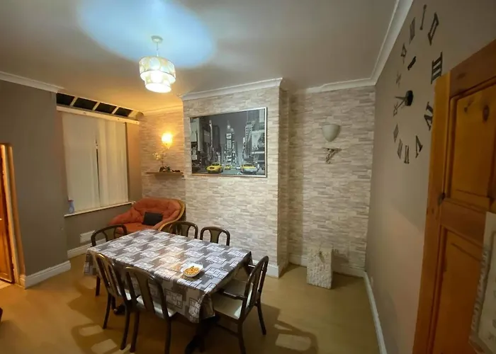 Dom wakacyjny Go Big ! Entire Cozy House For Max 8 People Near Center *