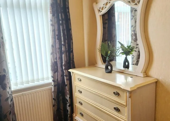 Go Big ! Entire Cozy House For Max 8 People Near Center Манчестер