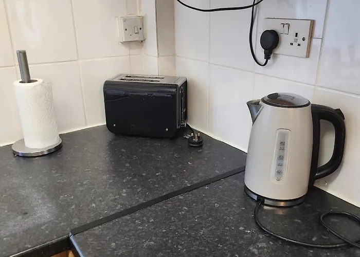 Go Big ! Entire Cozy House For Max 8 People Near Center * Манчестер