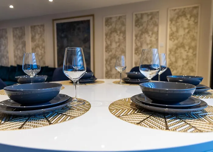 Luxury 3 Bed House Old Trafford مانشستر