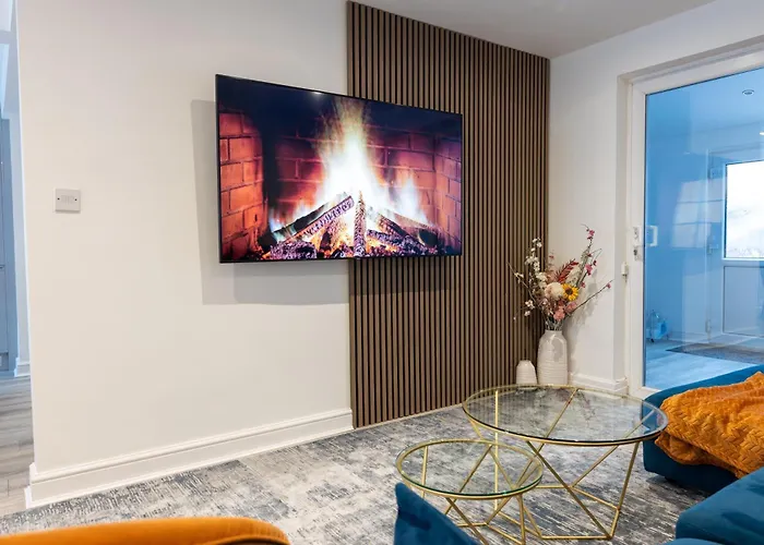 Luxury 3 Bed House Old Trafford بيت للعطل *