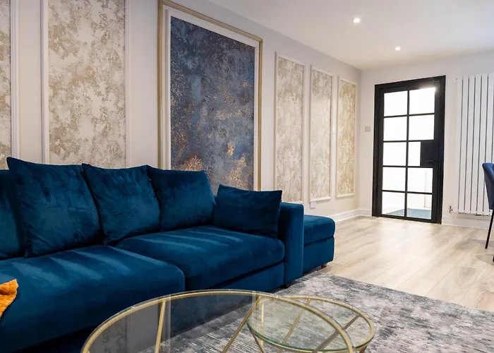 Luxury 3 Bed House Old Trafford بيت للعطل