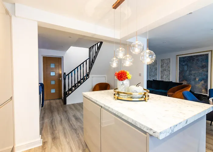 Luxury 3 Bed House Old Trafford بيت للعطل