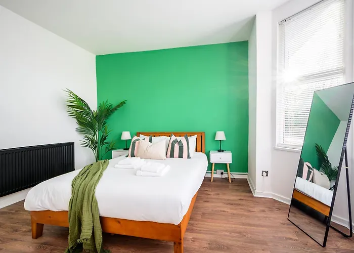 Stylish Modern - Perfect For Work, Leisure & Stadium Visits With Parking Appartamento