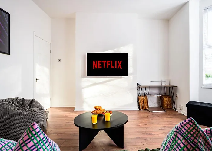 Stylish Modern - Perfect For Work, Leisure & Stadium Visits With Parking Apartament