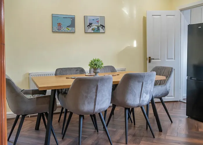 Beautiful Three Bedroom House - Escape Prázdninový dům *