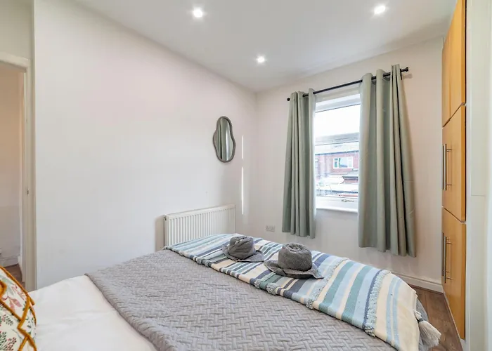 Beautiful Three Bedroom House - Escape * مانشستر