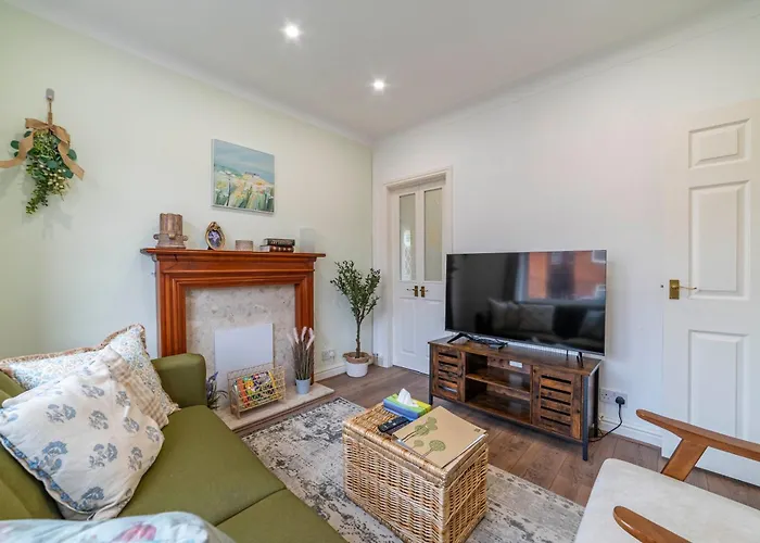 بيت للعطل Beautiful Three Bedroom House - Escape