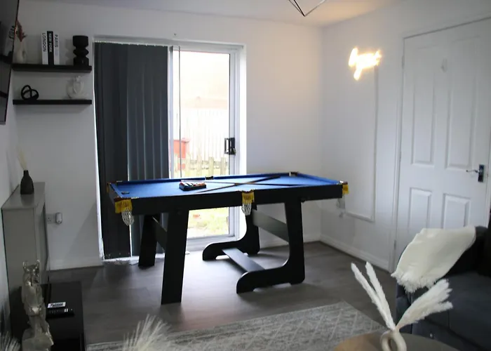 Дом отдыха 3 Bedroom House Close To Centre Free Parking Манчестер