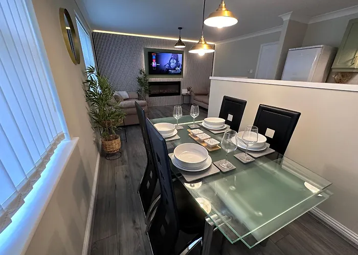 Modern 2-bedroom Near With Free Parking Lägenhet Manchester