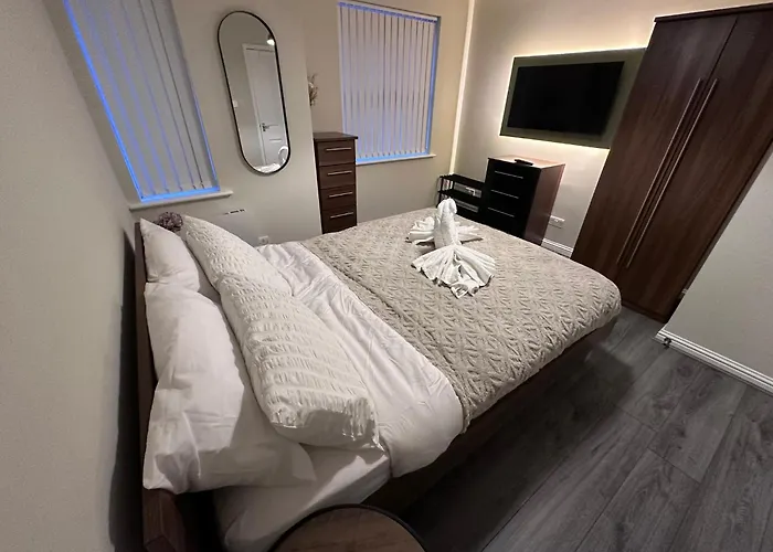 Modern 2-bedroom Near With Free Parking Appartement