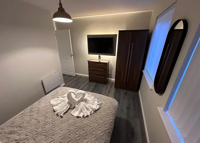 Modern 2-bedroom Near With Free Parking Appartement