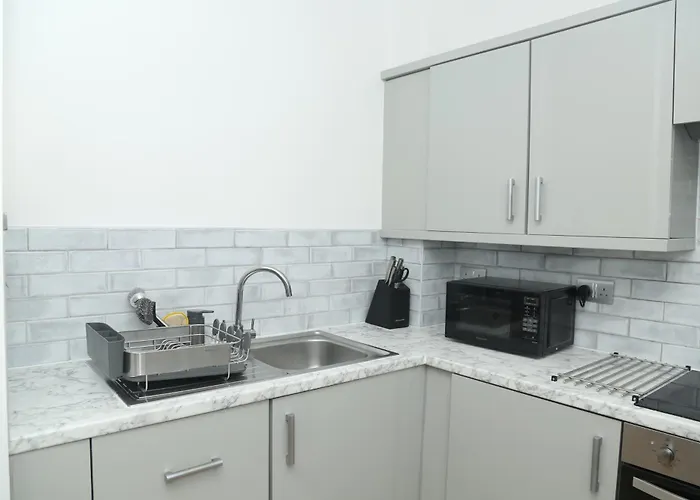 Mdz Luxe Stays-sleeps 6 *