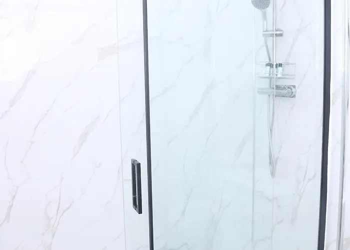 Mdz Luxe Stays-sleeps 6 Manchester