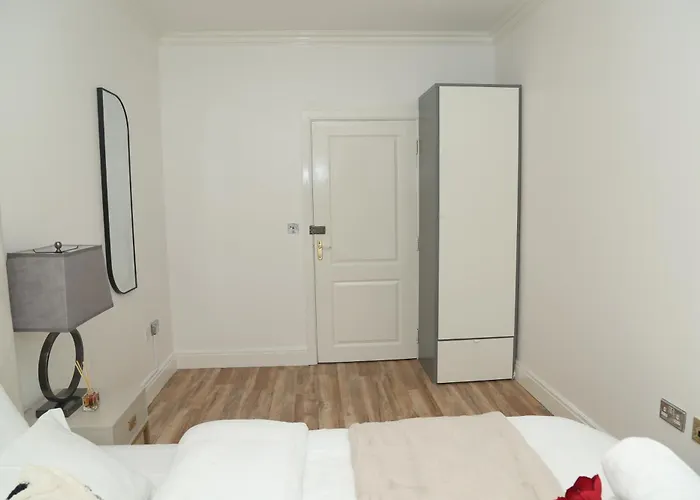 Mdz Luxe Stays-sleeps 6