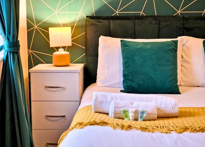 Townhouse By Bevolve - 4 Bedrooms - Free Parking 펜션 *