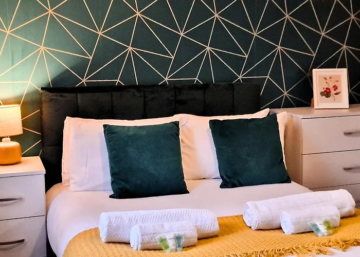 Vakantiehuis Townhouse By Bevolve - 4 Bedrooms - Free Parking *