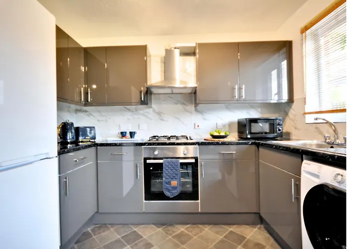 Townhouse By Bevolve - 4 Bedrooms - Free Parking *