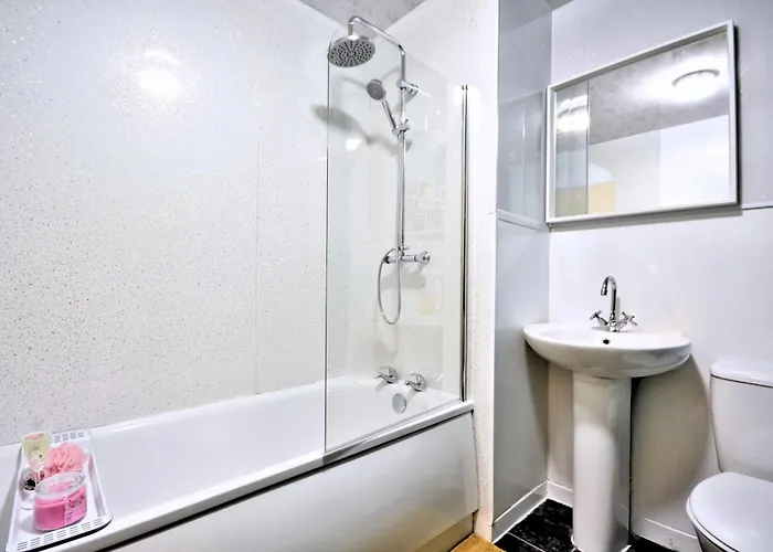 Townhouse By Bevolve - 4 Bedrooms - Free Parking * Manchester