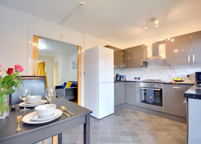 Casa de Férias Townhouse By Bevolve - 4 Bedrooms - Free Parking