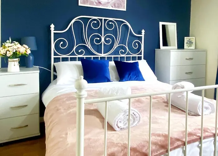 Townhouse By Bevolve - 4 Bedrooms - Free Parking