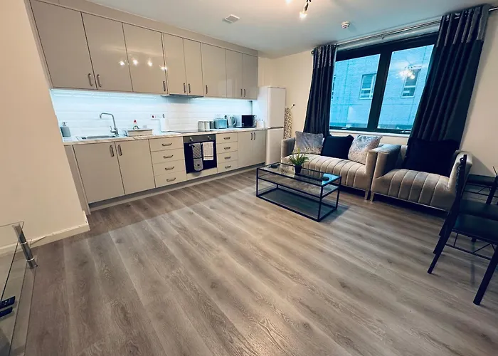 Spacious 2 Double Bedroom Near Centre, Salford Apartament
