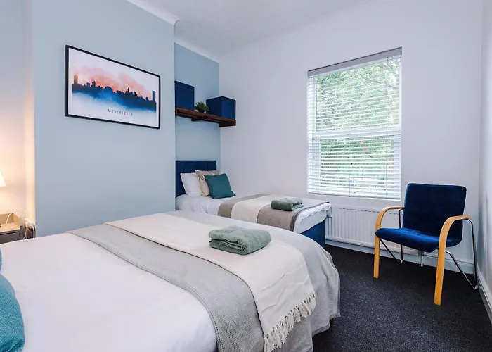 Modern 3-bed House In Manchester, Ideal For Long Stays, Free Parking, Centre - Sleeps Upto 8 People * مانشستر
