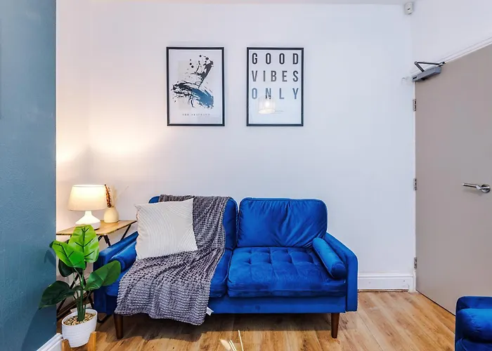 Modern 3-bed , Sleeps 7, Free Parking & Close To Centre Dom wakacyjny Manchester