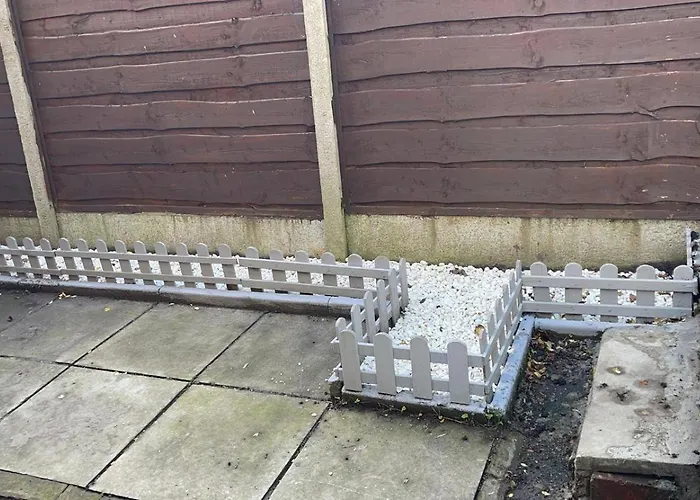 Housesleeps9-fireplace-garden-bbq-tv