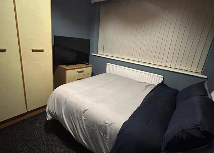 Housesleeps9-fireplace-garden-bbq-tv 度假居 *