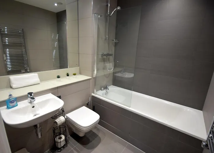 Life 2-bed 1-bath In New Cross * Manchester