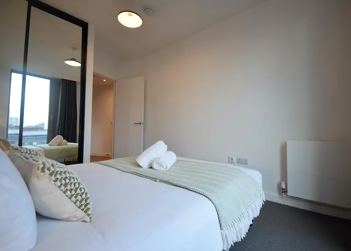 Apartment Life - 2-bed 1-bath Top-floor In New Cross