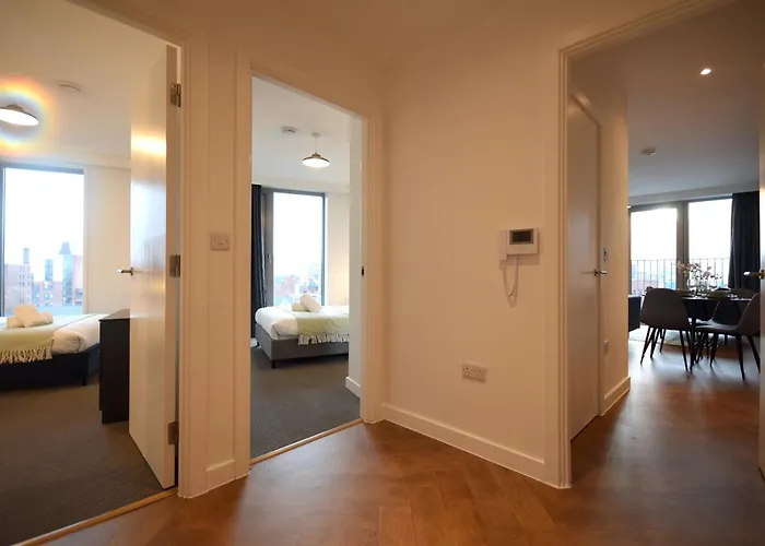 Life - 2-bed 1-bath Top-floor In New Cross 아파트