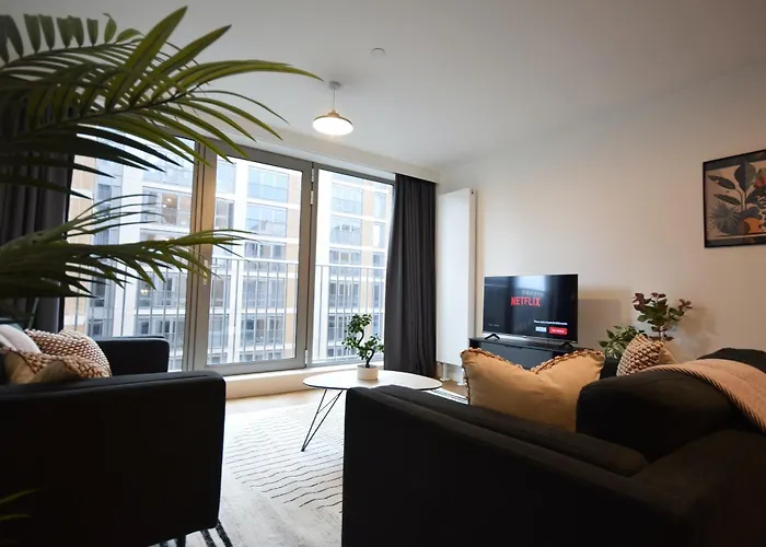 Life 2 - 2-bed 1-bath In New Cross Apartment *