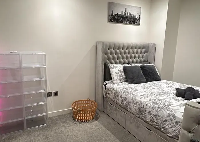 Luxury Modern Balcony * Manchester