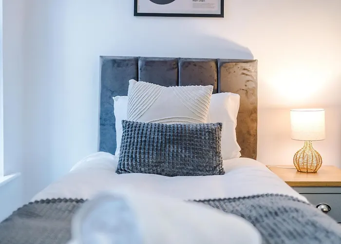 Dom wakacyjny Modern 3-bed , Sleeps 7, Free Parking & Close To Centre