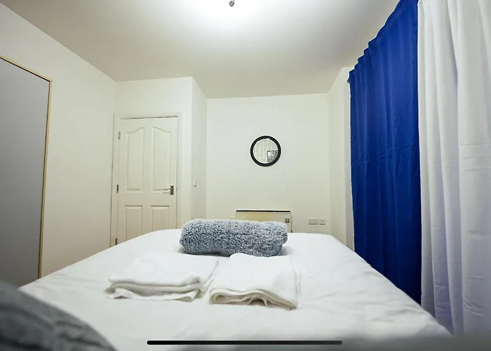 Modern Luxury 2 Bed Apartment, Sleeps 5 아파트 *