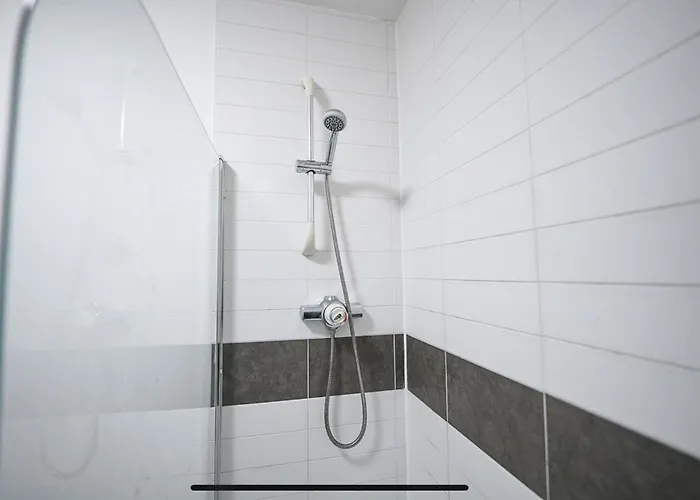 아파트 Modern Luxury 2 Bed Apartment, Sleeps 5 *