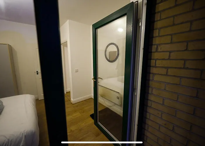 Modern Luxury 2 Bed Apartment, Sleeps 5 * 맨체스터